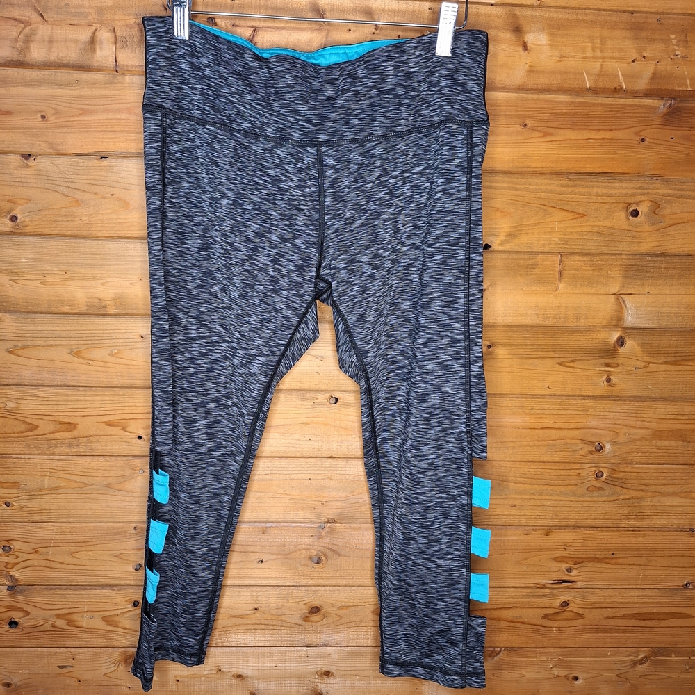 ❤️ Velocity Charcoal and Aqua 3/4 Leggings Stretch For Workouts Size L